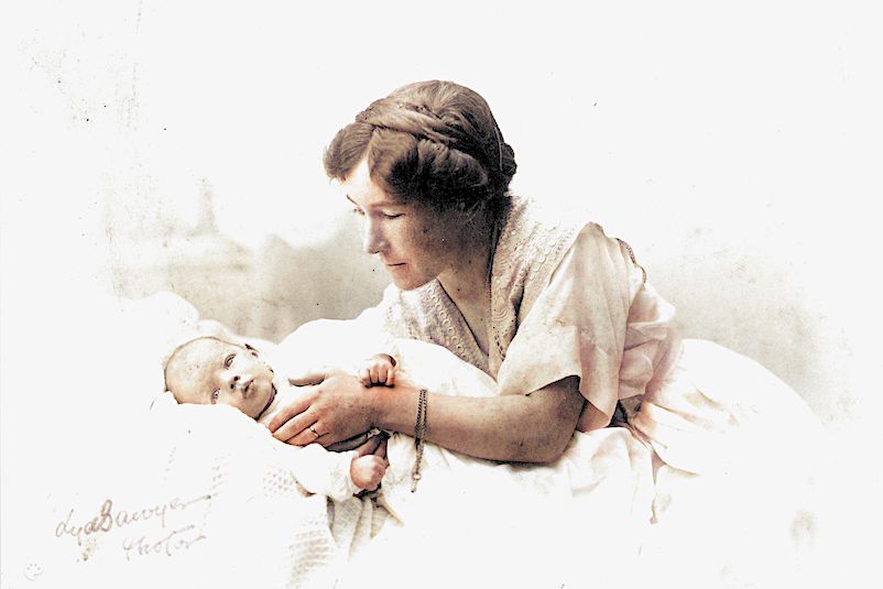 Grace_Dickson_with_baby_George_1914.Mod1-Colorized.808