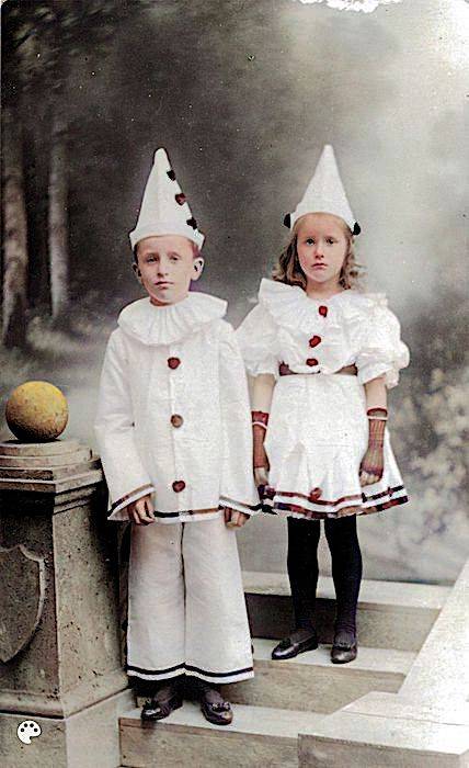 Humphreys_fancy_dress_Kopie-Colorized.Mod.428
